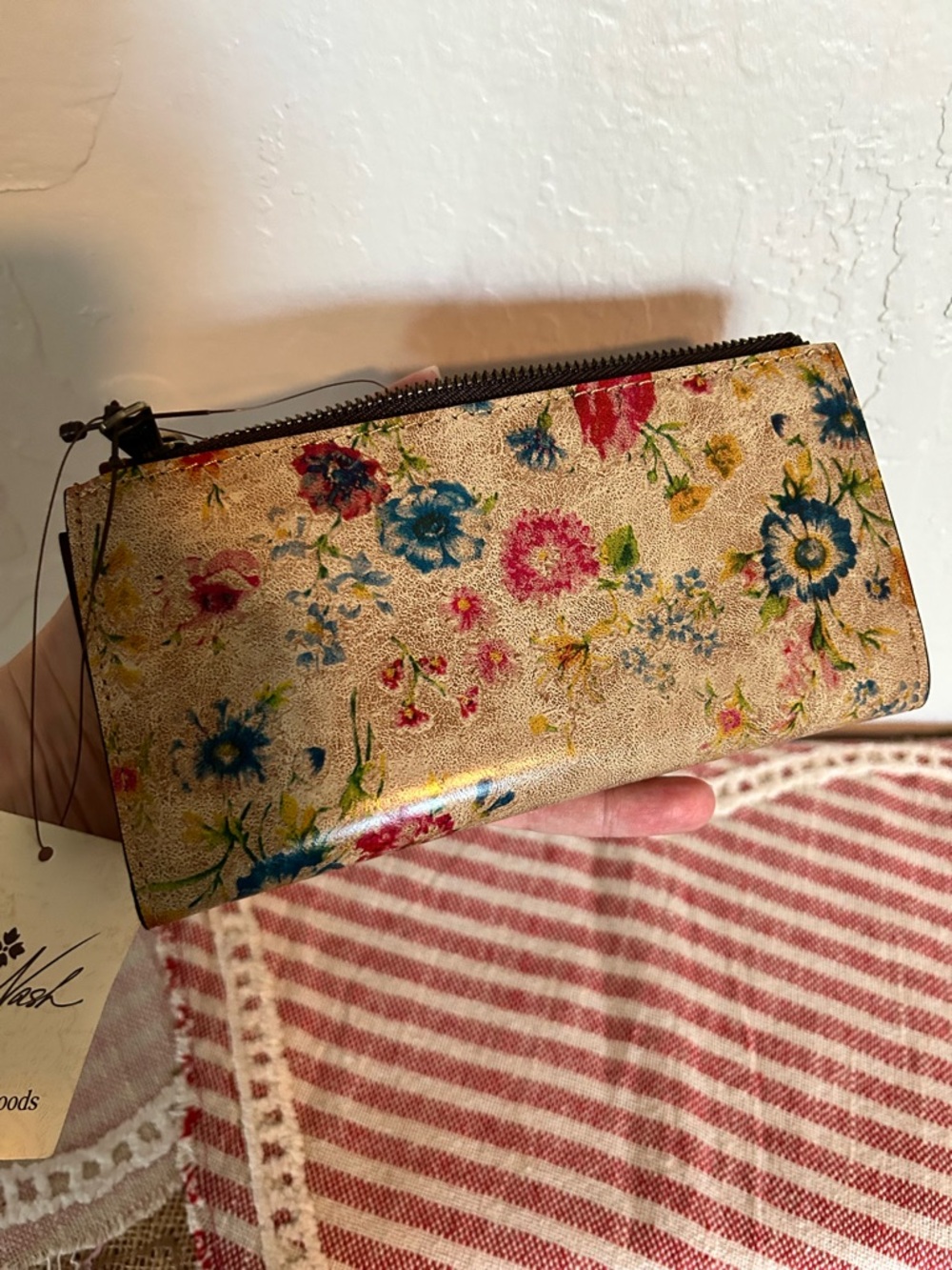 $99 MSRP Patricia Nash Nazari Leather Bifold Wallet in the Prairie Rose floral - Picture 3 of 7